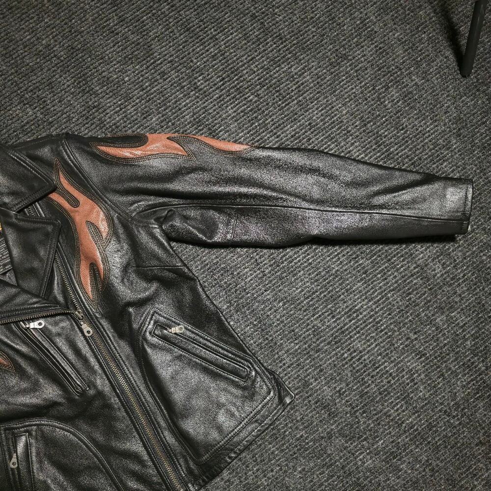 Vintage 100% leather womans biker jacket. Size Small - Picture 3 of 6